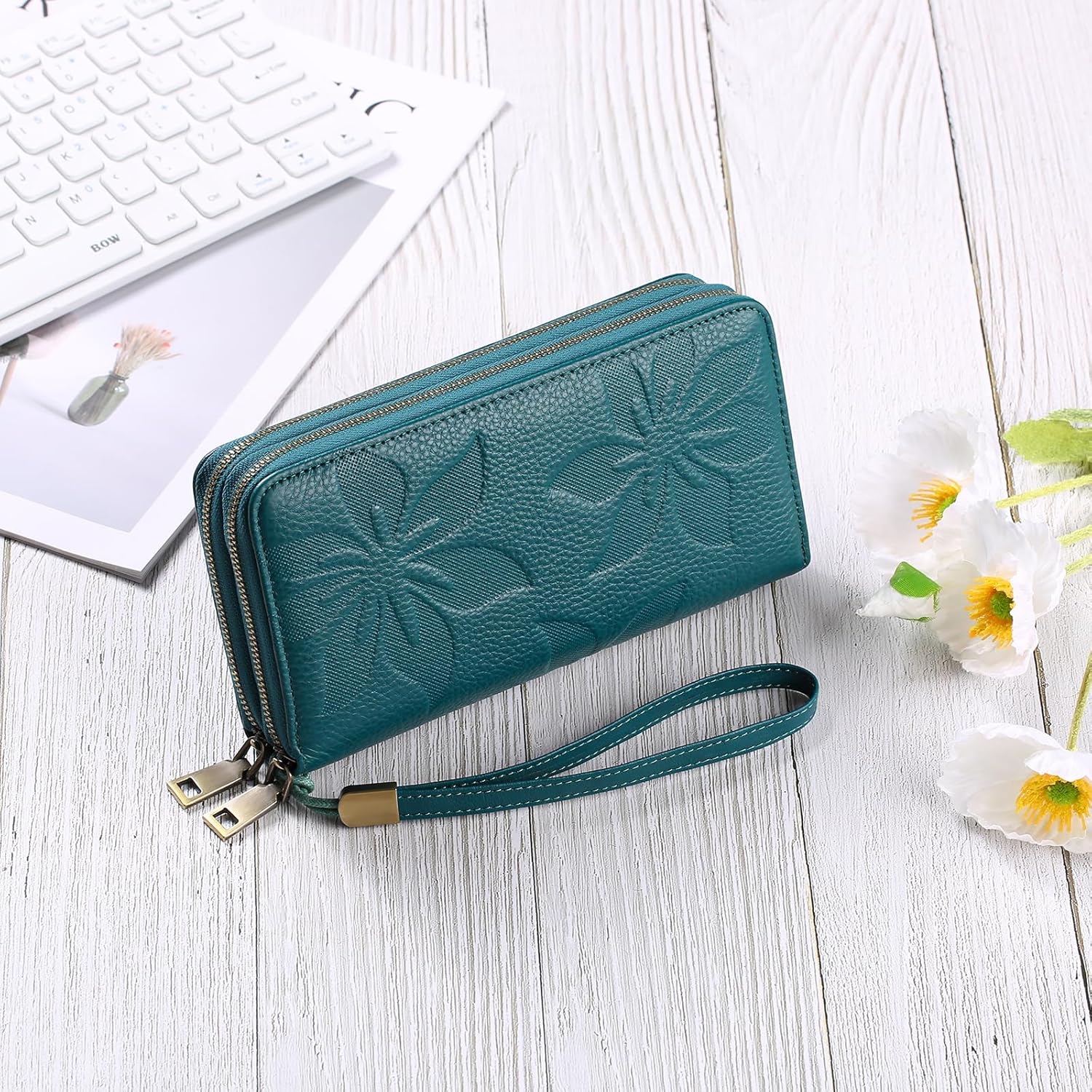 GAEKEAO Purses for Women Double Zipper Phone Clutch RFID Blocking Vegan Leather Wristlet Purse Large Capacity Long Credit Card Holder with Grip Hand Strap